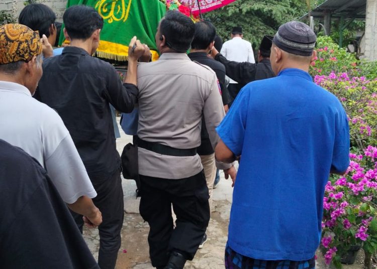 Wujudkan Empati dan Polri Presisi, Bhabinkamtibmas Kibing Sambangi Rumah Duka Warga Tembesi Bengkel
