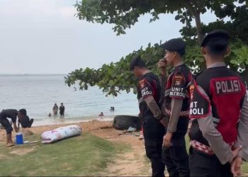 Antisipasi Kecelakaan Wisata Bahari, Satsamapta Polresta Barelang Gelar Patroli dan Himbauan di Pantai Tanjung Pinggir