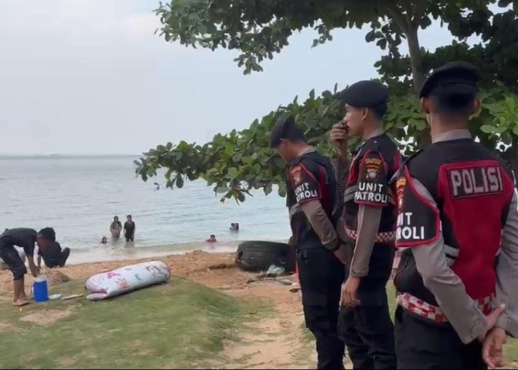 Antisipasi Kecelakaan Wisata Bahari, Satsamapta Polresta Barelang Gelar Patroli dan Himbauan di Pantai Tanjung Pinggir