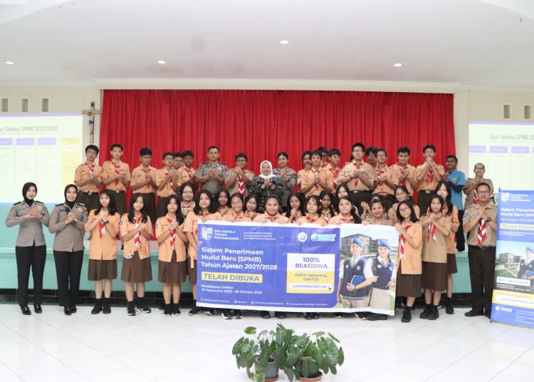 Jaring Pelajar Berprestasi, Polresta Barelang Sosialisasikan SMA Kemala Taruna Bhayangkara di SMP Charitas