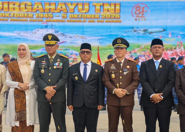 Peringati HUT ke-81 TNI di Tugu Sirih Tanjungpinang, Wagub Nyanyang Dorong Penguatan Pertahanan Kawasan Perbatasan