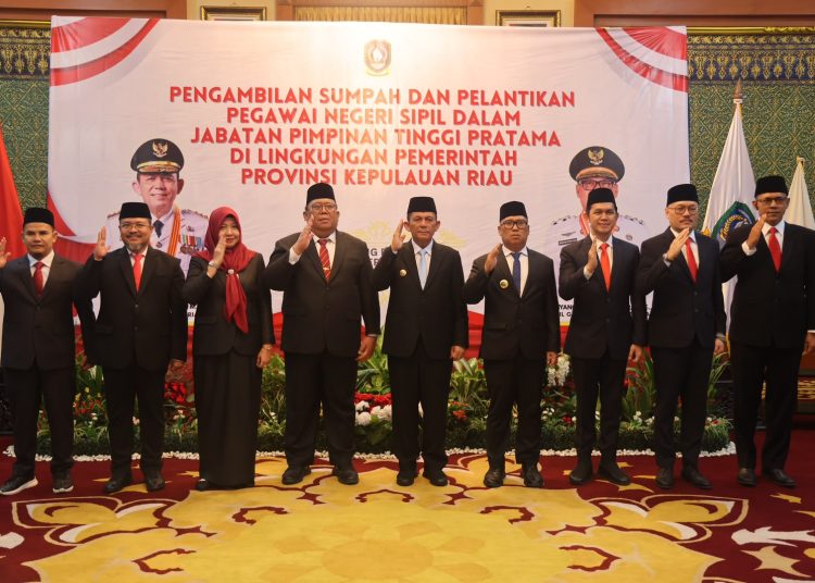 Lantik Tujuh Pejabat Eselon II Pemprov Kepri, Gubernur Ansar Minta Buktikan Prestasi Kerja