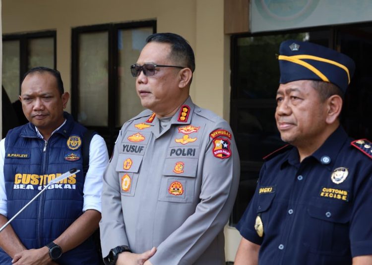 Gagalkan Penyelundupan di Perairan Jayapura, Bea Cukai Serahkan 200 Amunisi ke Satgas Damai Cartenz