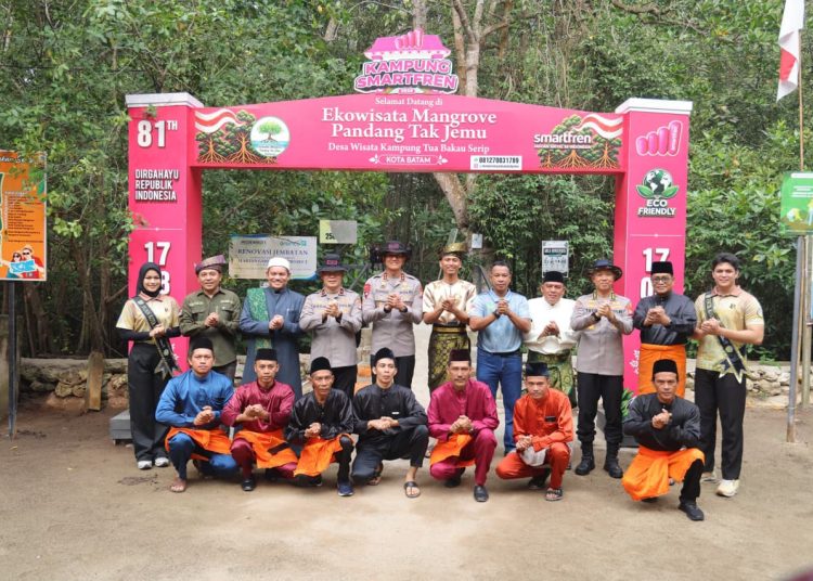 Terapkan Green Policing, Kapolda Kepri Tanam 1.000 Mangrove di Pantai Bale Bale Nongsa