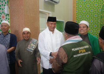 Subuh Keliling di Masjid Al Muttaqin, Kapolda Kepri Ajak Warga Aktifkan Poskamling