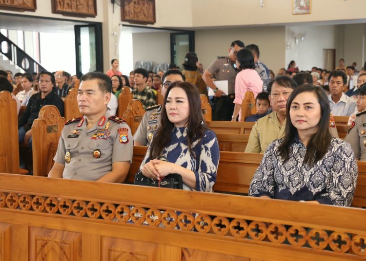 Minggu Kasih di Gereja Santo Fransiskus Asisi, Wakapolda Kepri Ajak Jemaat Jaga Toleransi