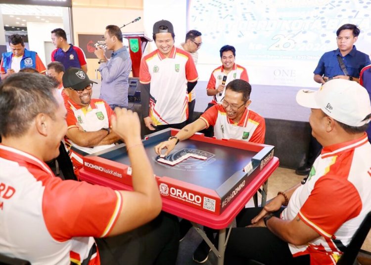 Buka Kejuaraan Domino HUT Ke-26 DPRD Batam, Amsakar Tekankan Pentingnya Olah Pikir dan Sinergi