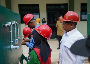Kunjungi SMKN 11 Batam, Wagub Nyanyang Haris Motivasi Siswa Kuasai Teknologi dan Karakter